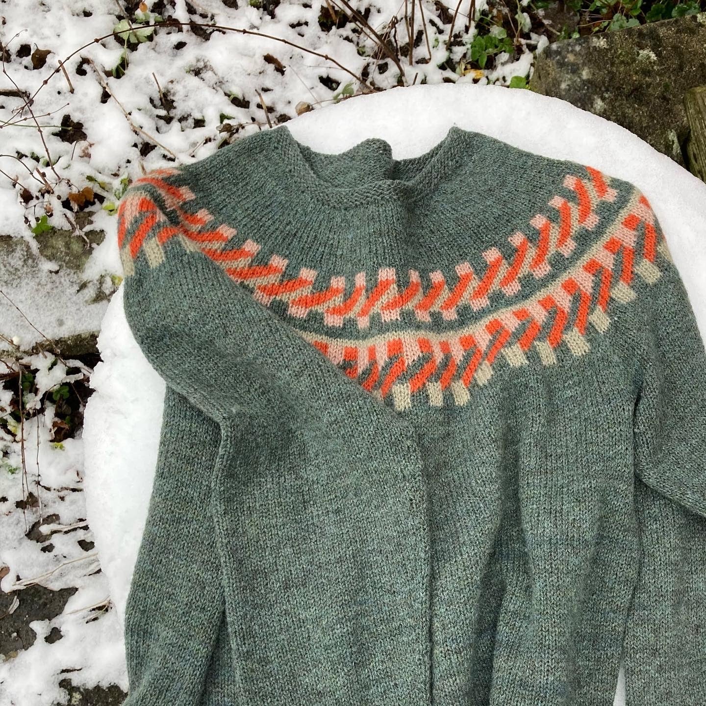 ravningbroen sweater
