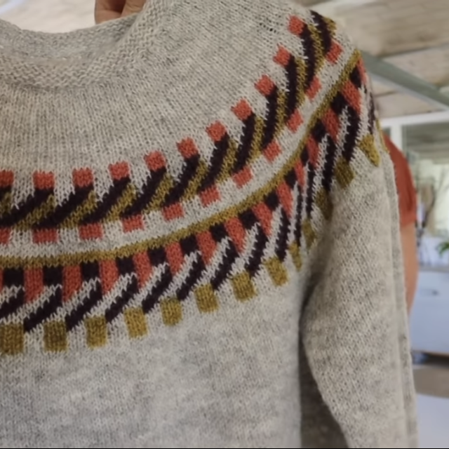 ravningbroen sweater